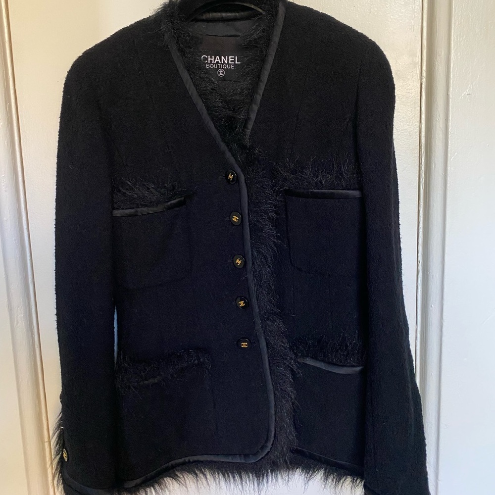 CHANEL BOUTIQUE Tweed Wool Jacket - Fur Trim, Timeless & Vintage
